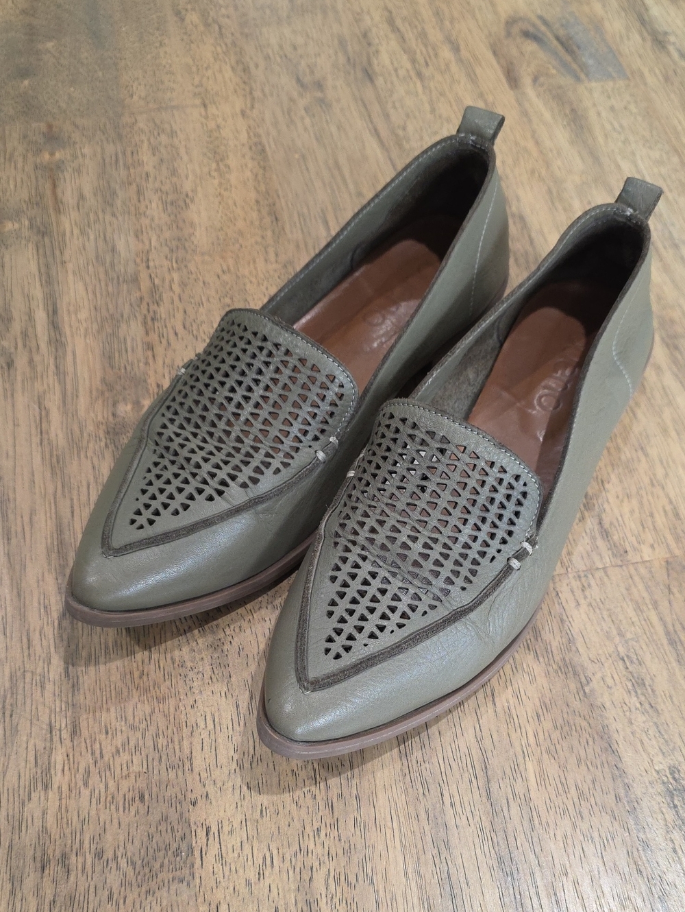 Women's Bueno Blazey Pointed Toe Sage Flats Size 40 (US 9-9.5)